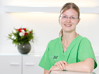 Katrin Bolze ist zertifizierte Zahnmedizinische Fachassistenz