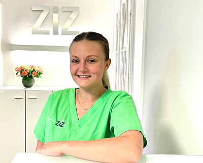 Celina ist ausgebildete Zahnmedizinische Fachangestellte